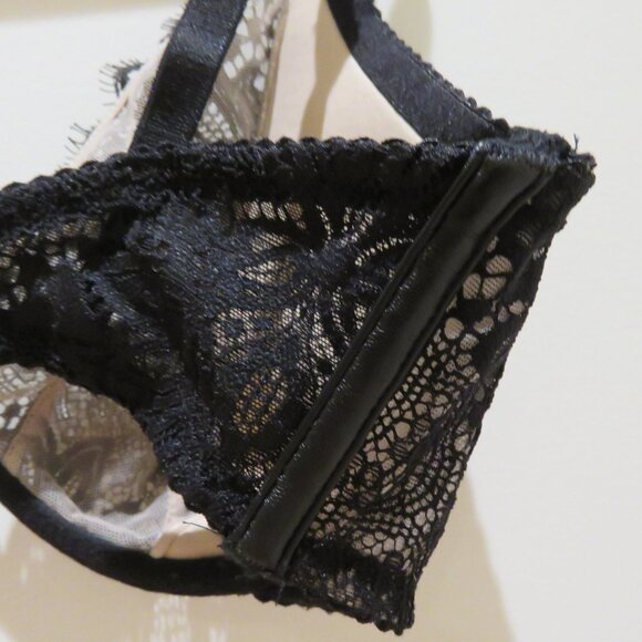 VICTORIA'S SECRET Very Sexy Bra Black Lace Faux Leather Bra Goth Feminine 32DDD - Picture 12 of 14